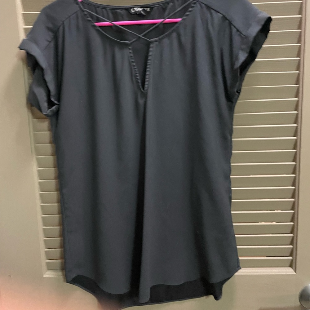 Express Gramercy v neck